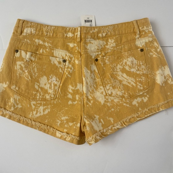 NWT Chelsea & Violet Tie Dye distressed washout jean shorts size 31 - Picture 8 of 12